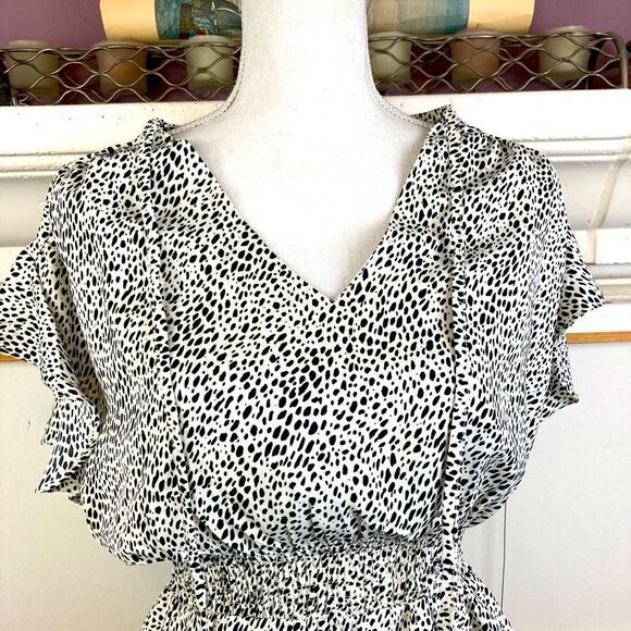 Papaya Black and White Flutter Sleeve Peplum Blouse tie neck - Picture 5 of 11